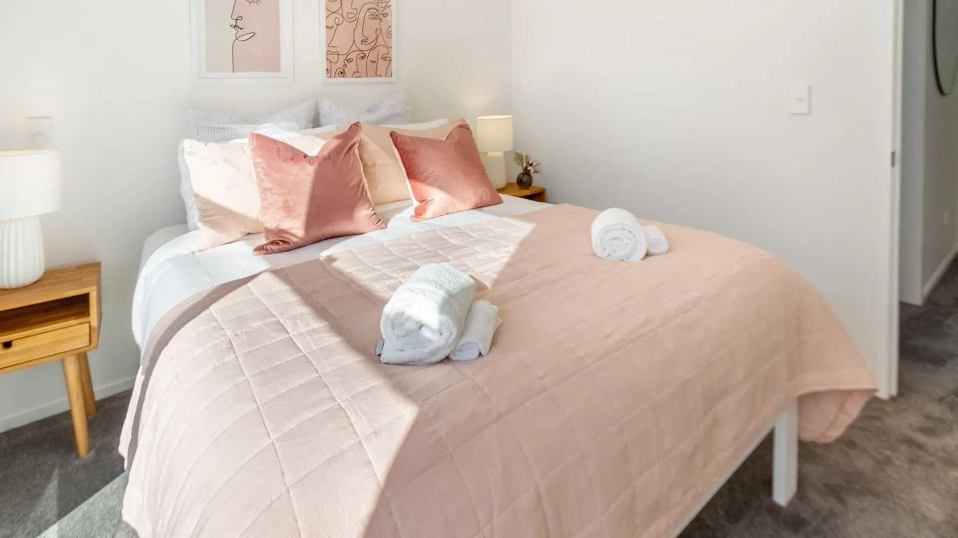 Modern 2 Bed, Hagley Park, Riverside Market Christchurch Lejlighed